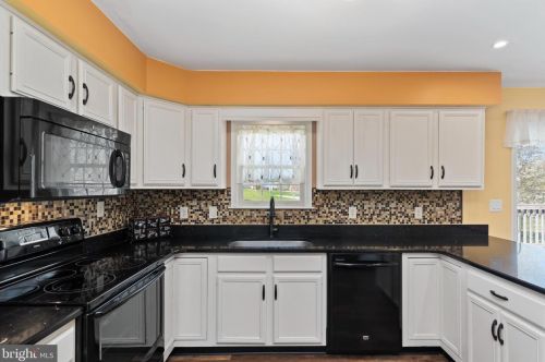 2 Simmons Rd, Navy Sup Dpt, PA 17055-9721