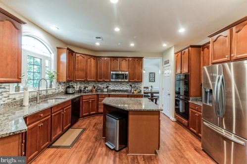 15575 Kelley Farm Ct, Woodbridge VA  22193-5784 exterior