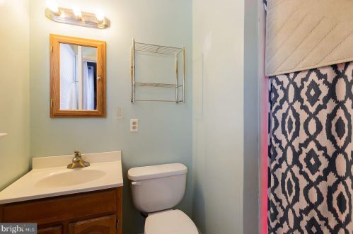 327 Ashford Dr, Lancaster PA 17601-3535 exterior