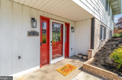 81 Moongale Dr, Carlisle PA  17013-2116 exterior