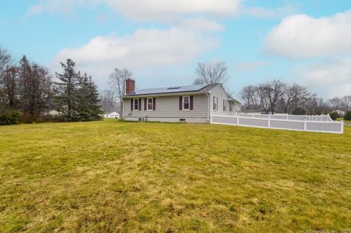 55 Pine River Rd, North Haven CT  06473-3312 exterior