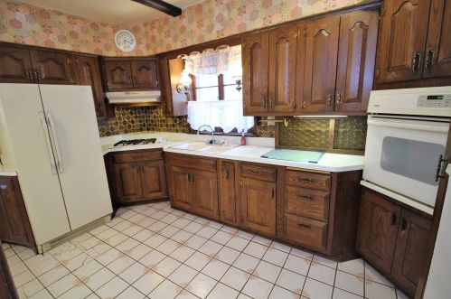 5012 Beloit Rd, Milwaukee WI 53214-5332 exterior