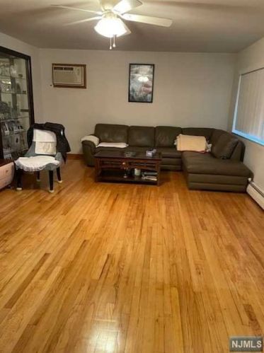 333 7th St, Palisades Park NJ  07650-2224 exterior