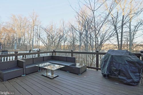 2472 Sylvan Moor Ln, Woodbridge VA  22191-6354 exterior