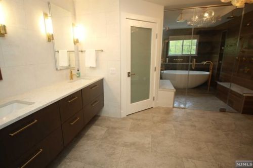 44 Hunters Run, Oakland NJ  07436-2344 exterior