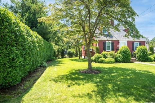 3242 Woodward Ave, North Wantagh, NY 11793-4039