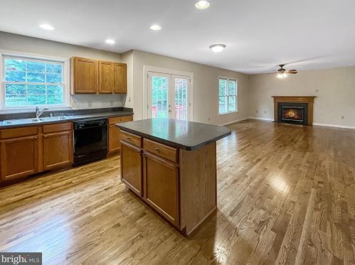 6012 Wickenden St, Fredericksburg, VA 22407-8349