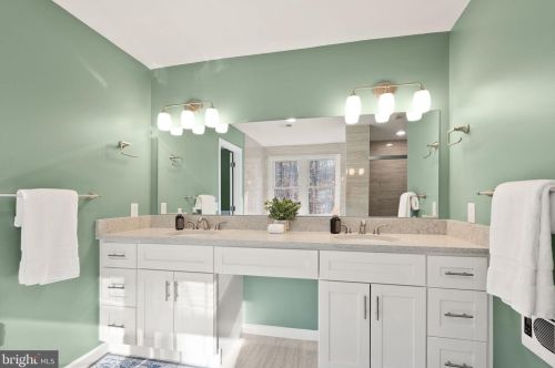 9085 Bristow Woods Ct, Nokesville VA  20181 exterior