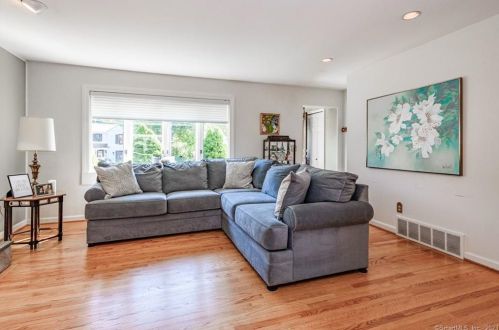 155 Greenbriar Rd, Meriden CT 06450-6810 exterior