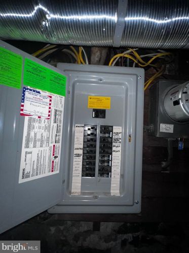 402 Adams St, Wilmington DE  19801-2017 exterior