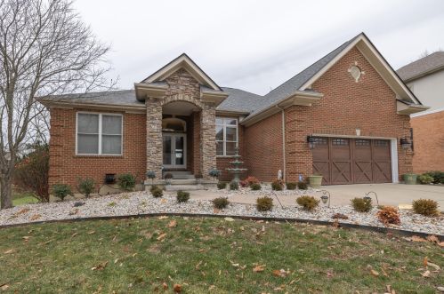 844 Keeneland Green Dr, Hamilton KY  41091-8016 exterior