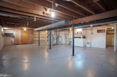 8 Brentwood Rd, Camp Hill PA  17011-2503 exterior