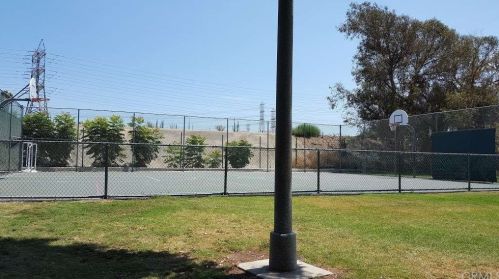 832 Stevely Ave, Long Beach CA 90808-4438 exterior