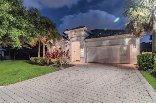 15493 Cadiz Ln, Naples, FL 34110-2818