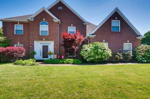 8055 Clearview Dr, Newburgh, IN 47630-8372