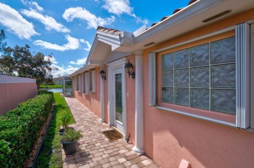 10652 Hartwick Dr, Fort Pierce FL  34987-1923 exterior