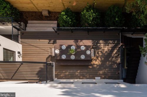 3302 Cleveland Ave, Washington DC 20008-3456 exterior