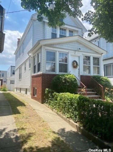 91-38 90th St, Jamaica, NY 11421-1329
