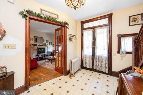 52 Chestnut Ave, Camden NJ  08109-2505 exterior