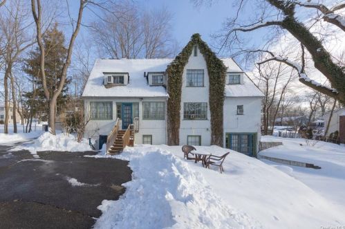 21 Hillcrest Rd, Airmont, NY 10901-6834