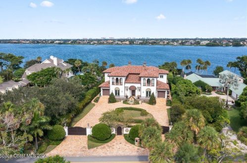 10586 Tropical Trl, Merritt Island, FL 32952-6925