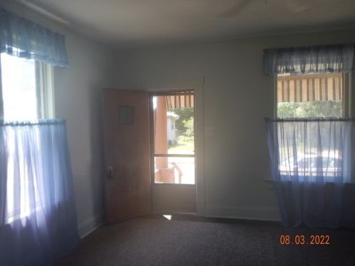122 Ray St, New Castle, PA 16101-3417