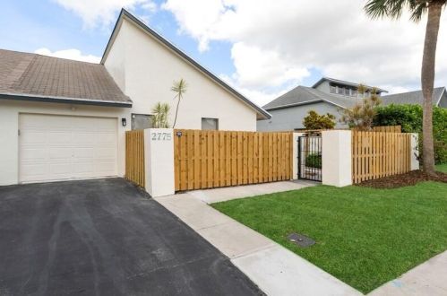 2775 2nd St, Delray Beach FL  33445-4484 exterior