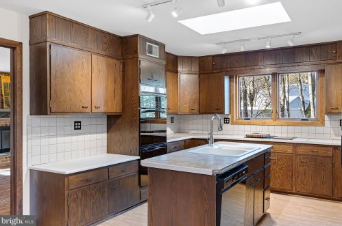 11 Woodbrook Cir, Wilmington DE  19810-4119 exterior