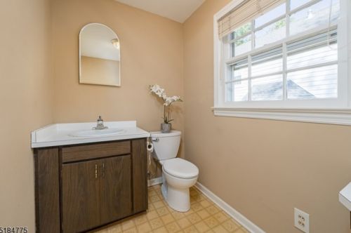 22 Rose Ter, Chatham Township NJ  07928-2070 exterior