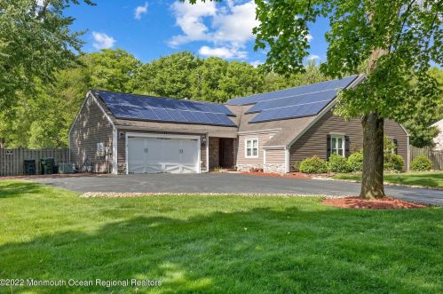 31 Ethan Allen Rd, East Freehold, NJ 07728-3356