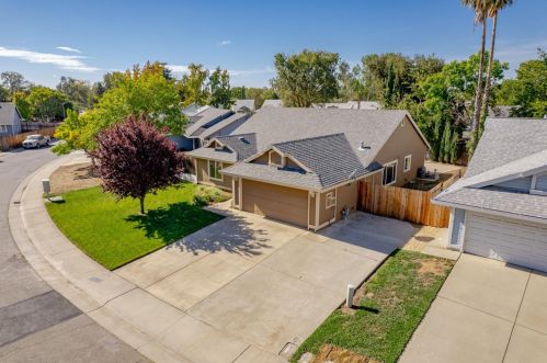 7039 5th Ave, Rio Linda, CA 95673-2252