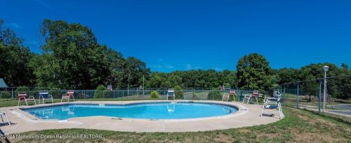 33 Azalea Cir, Jackson Twp NJ  08527-2555 exterior