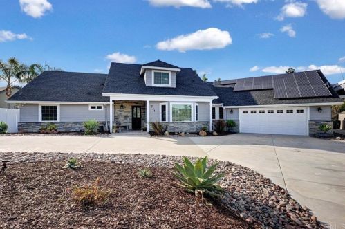 721 Oleander Pl, Vista, CA 92081-8165