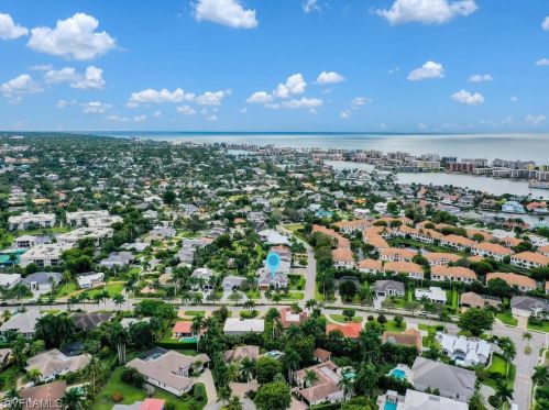 700 Park Shore Dr, Naples, FL 34103-3747