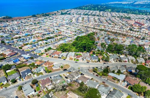 871 Larchmont Dr, Daly City CA  94015-3641 exterior
