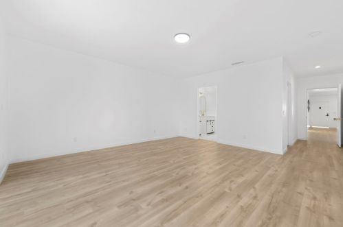 5920 Riverton Ave, North Hollywood CA  91601-1443 exterior