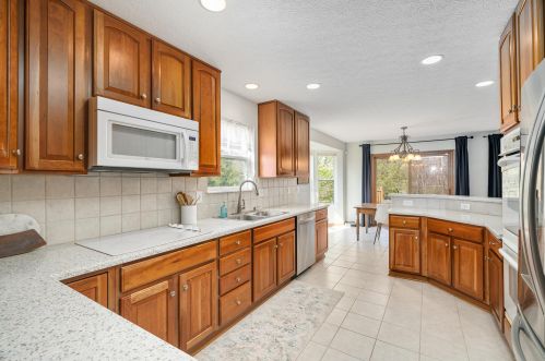 7440 Old Riv Dr, Blacklick OH  43004-7126 exterior