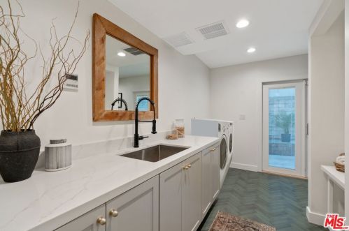 27041 Esward Dr, Calabasas CA  91301-2322 exterior