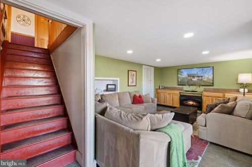 39580 Lovettsville Rd, Lovettsville VA  20180-2008 exterior