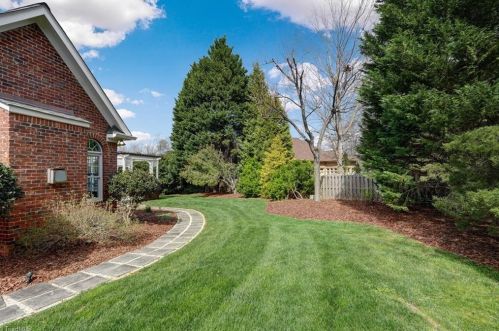 2002 Rockglen Ln, Greensboro NC  27410-2169 exterior