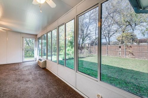 2215 Dennis St, Irving TX 75062-4273 exterior