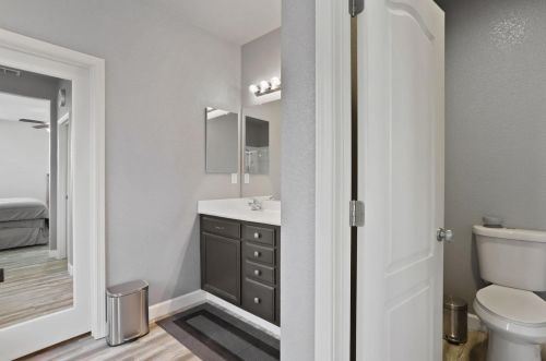 211 Emory Oak Pl, Lathrop CA  95330-8527 exterior