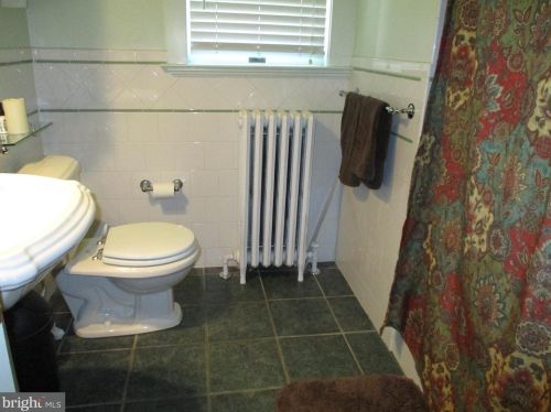 738 Bunker Hill Ave, Lawrence Township NJ  08648-4443 exterior