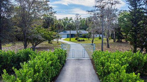 6100 Green Blvd, Naples FL  34116-4824 exterior