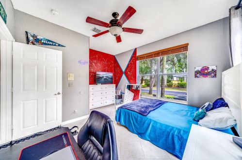 2850 Oasis Dr, Boynton Beach FL  33426-8665 exterior
