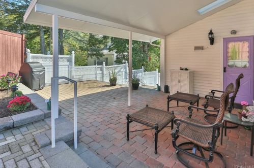 255 Kensico Rd, Thornwood NY  10594-1656 exterior