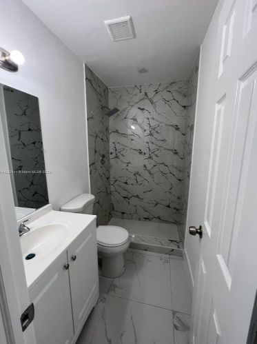 39 Hamlin Ct, Lehigh Acres FL  33936-7235 exterior