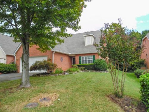 2718 Knob Creek Ln, Knoxville, TN 37912-4474