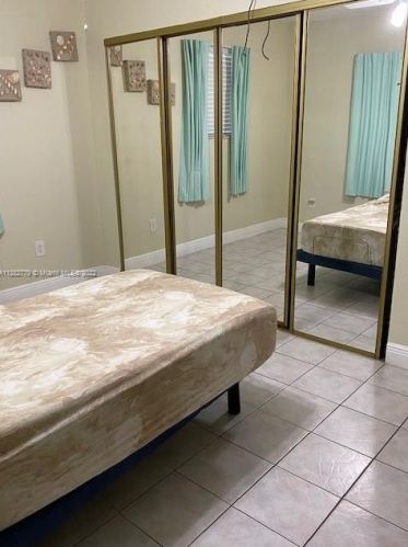 874 70th Pl, Hialeah FL  33014-5220 exterior