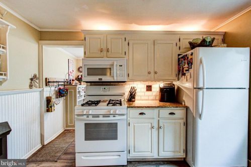 189 Oakland Ave, Gardenville PA  18901-4646 exterior